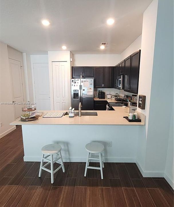 1st image of 1010 White Oak Dr #1010