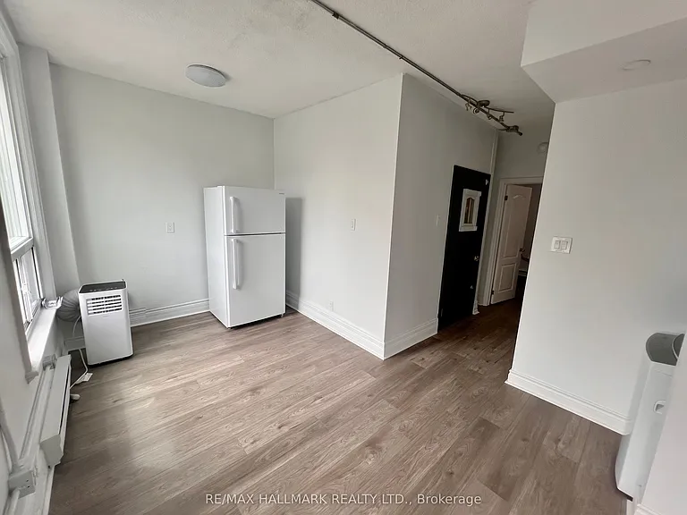 454 Bloor St W #1 — Photo 8