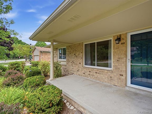 5th image of 2387 Sanders Pl