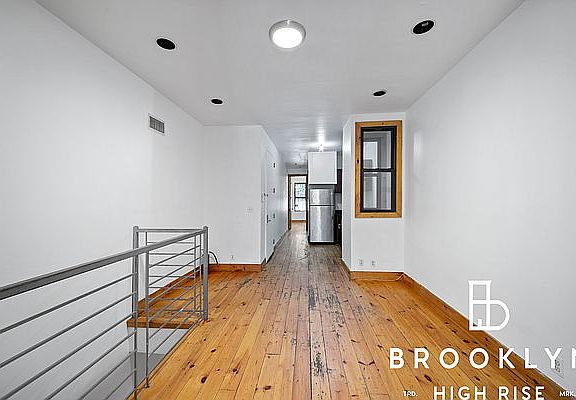 4th image of 1056 Willoughby Ave APT 1L