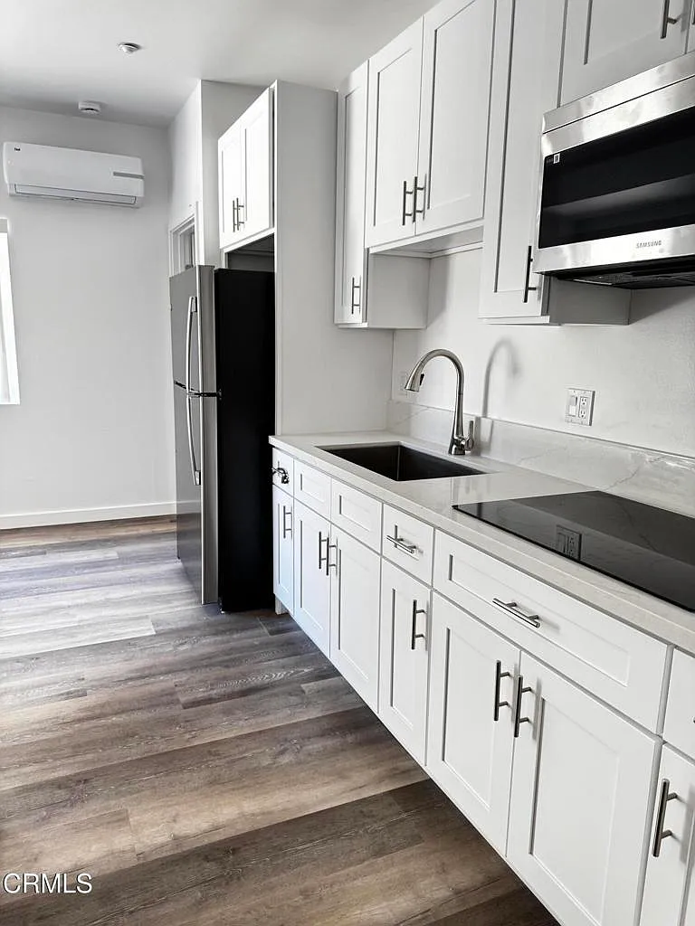 1 bed, 500 sqft, $2,100 — Photo 4