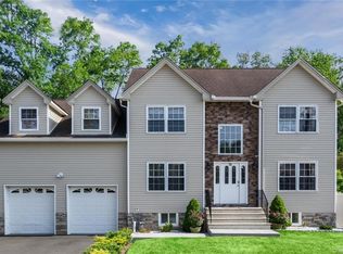 73 Gilchrest Rd, Valley Cottage, NY 10989