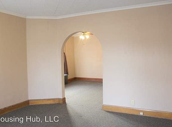 5th image of 704 Lawson Ave E #1