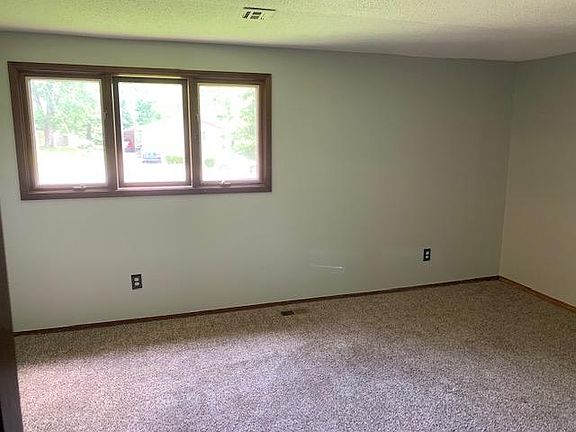 4th image of 4 Clacton Ln