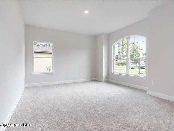 5th image of 930 Palo Alto St SE