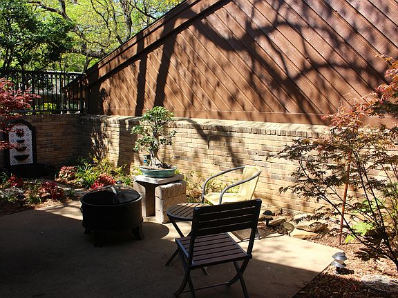 3rd image of 551 Franklin Dr