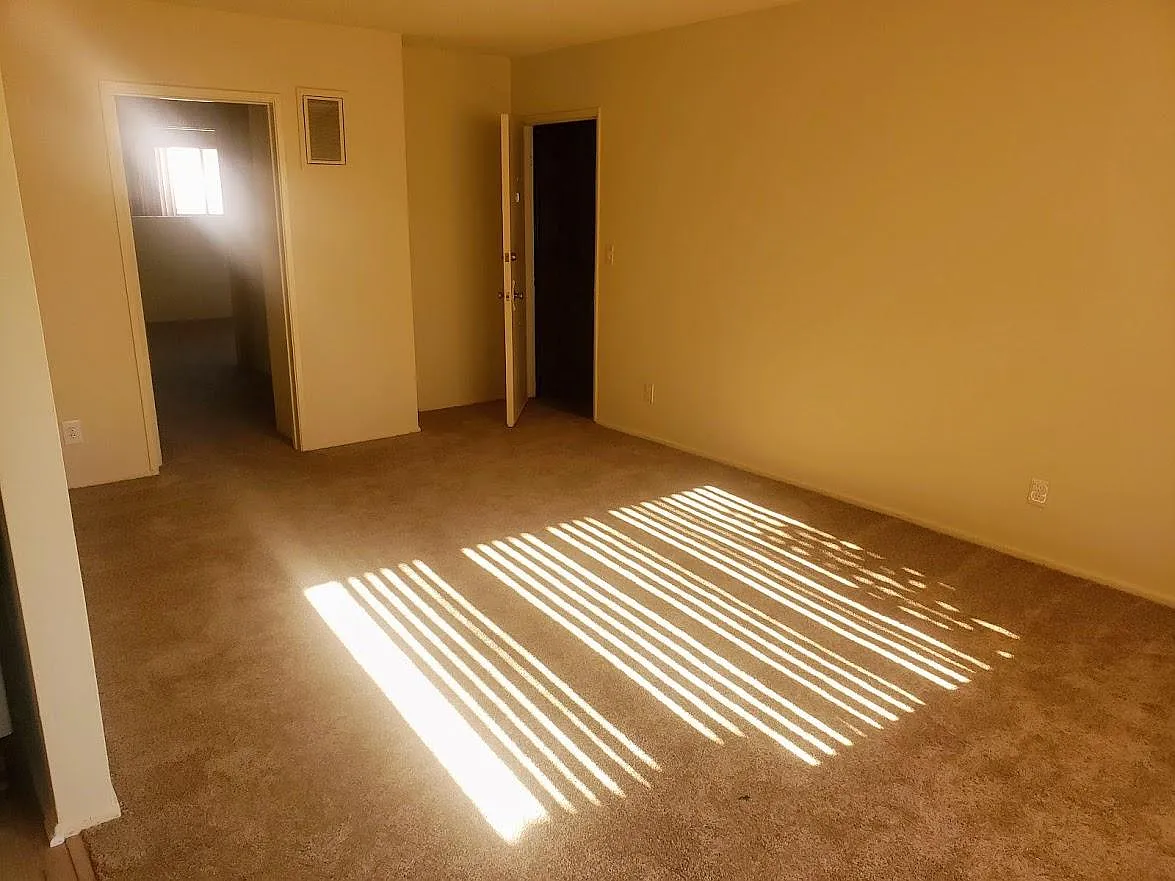 Building Photo - 2219 Crenshaw Blvd #5