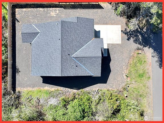 3rd image of 334 Ensign Avenue NW