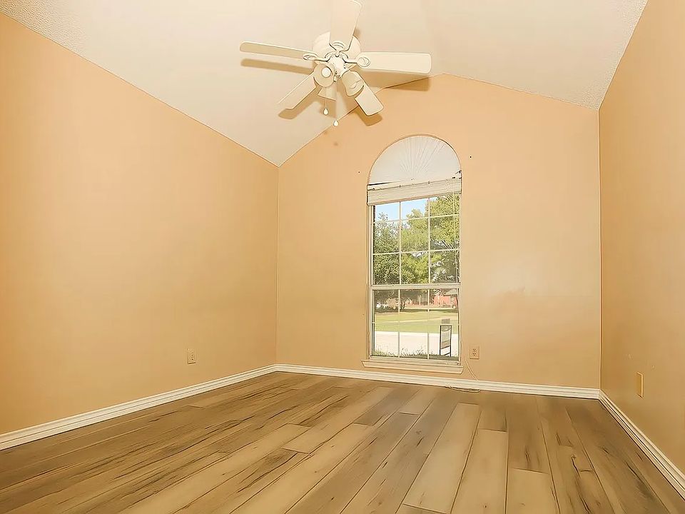 1st image of 2113 Wisteria Ct