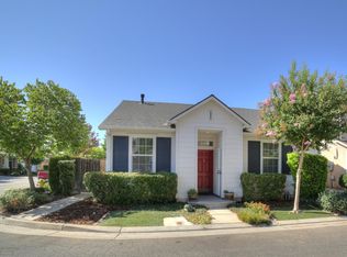 16 W Bohemia Ln, Clovis, CA