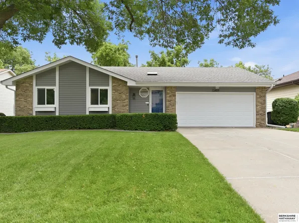 15409 Summerwood Dr, Omaha, NE 68137