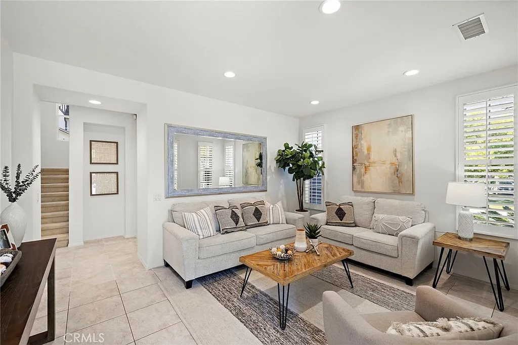 4 bed, 2694 sqft, $6,280 — Photo 3