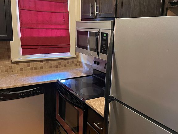 4th image of 904 S 17th St APT B3