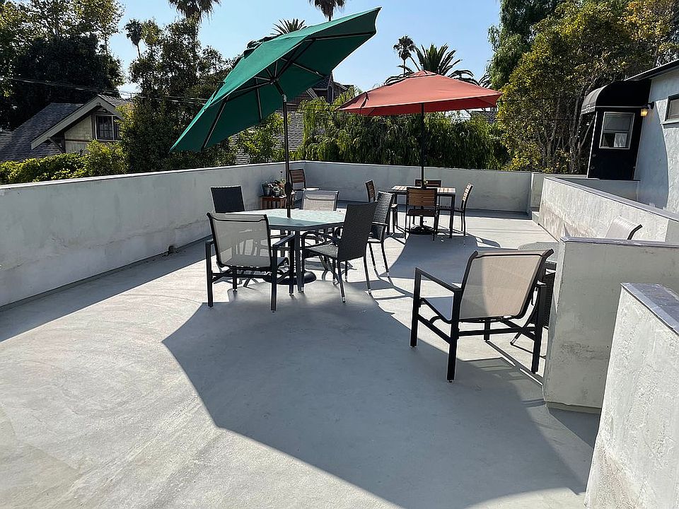 Apt. common area sun de