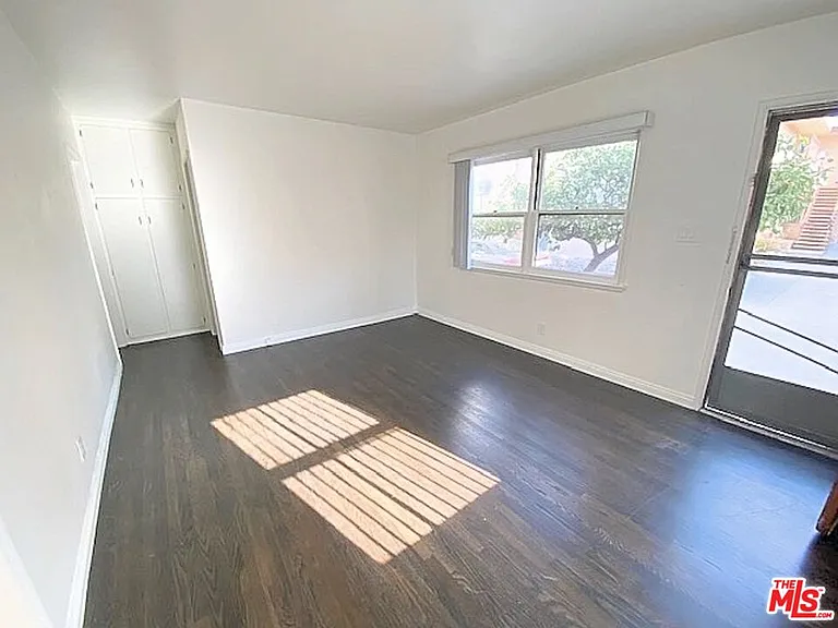 345 Burchett St — Photo 12