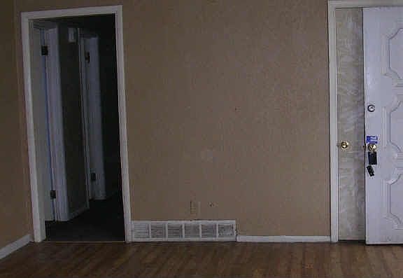 4th image of 833 W Church St