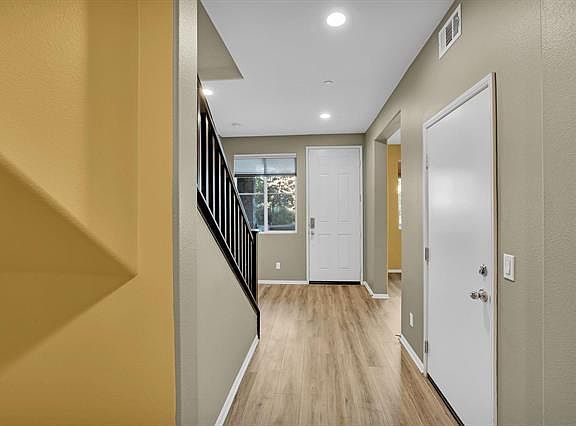 5th image of 476 Prosperity Dr