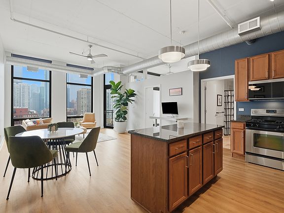4th image of 740 W Fulton St APT 1203