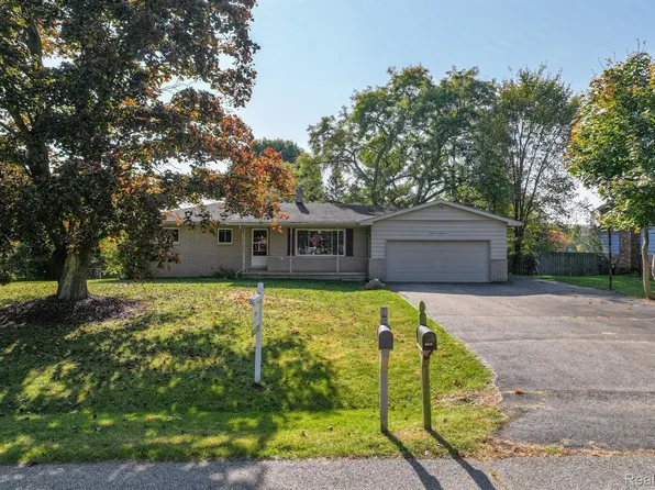 6633 Shelley Dr, Clarkston, MI 48348