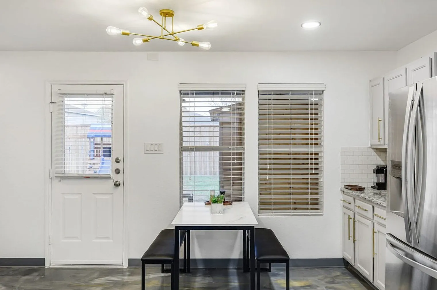 5 bed, 3.0 bath, 2518 sqft, $8,197 — Photo 2