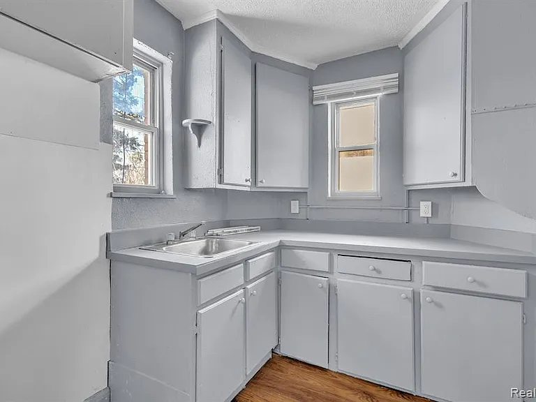 17701 Manderson Rd — Photo 35