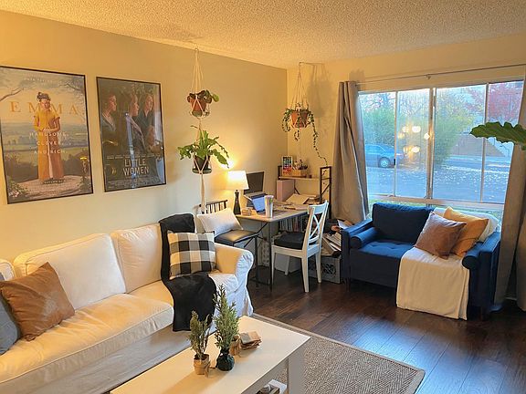 Alternate view of the living room.