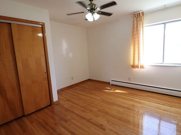 5th image of 675 Killarney Dr
