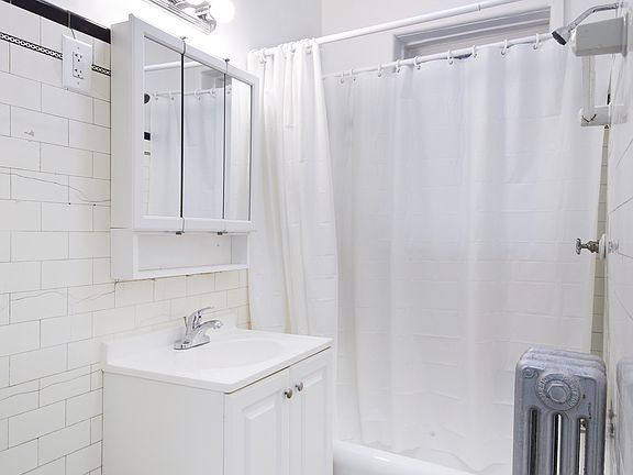5th image of 5435 N Kenmore Ave #102