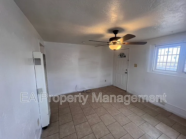202 San Pablo St SE #B — Photo 4