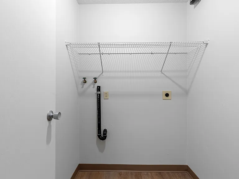 Foxmoor Apartments — Photo 10