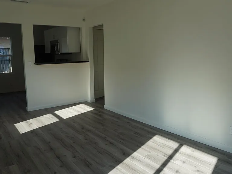 1755 Kent St — Photo 5
