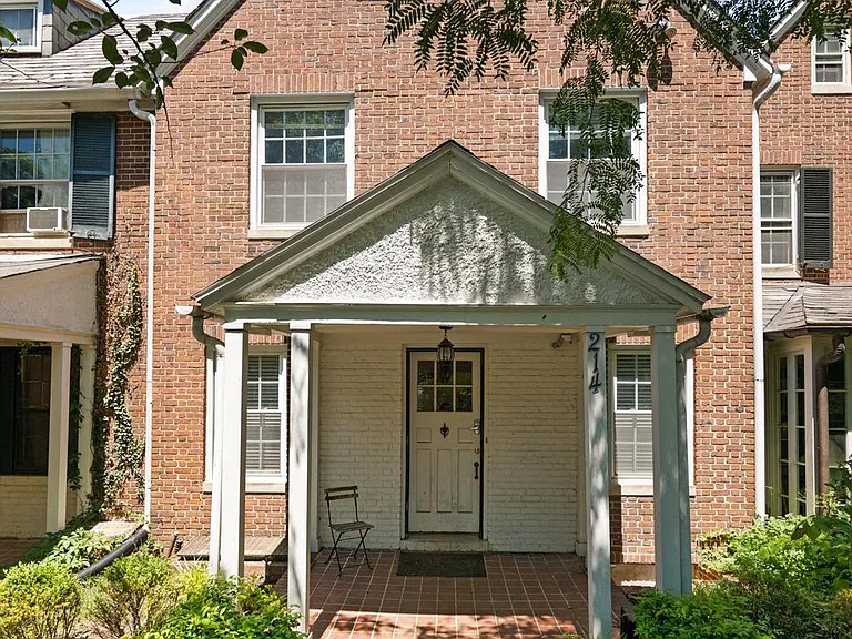 214 E University Pkwy — Photo 65