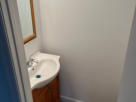 3rd image of 40 Oakside Dr