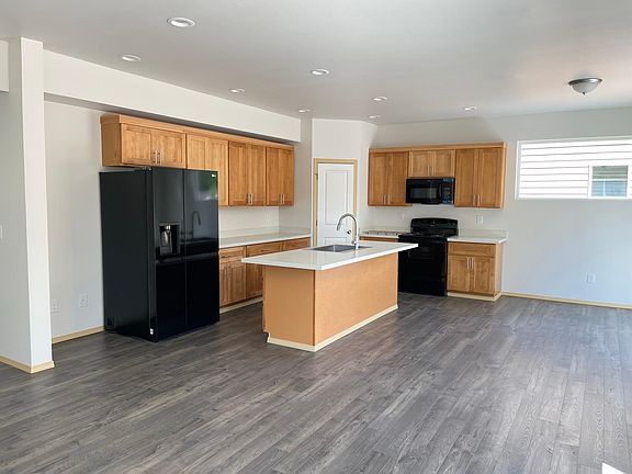 4th image of 210 144th St E