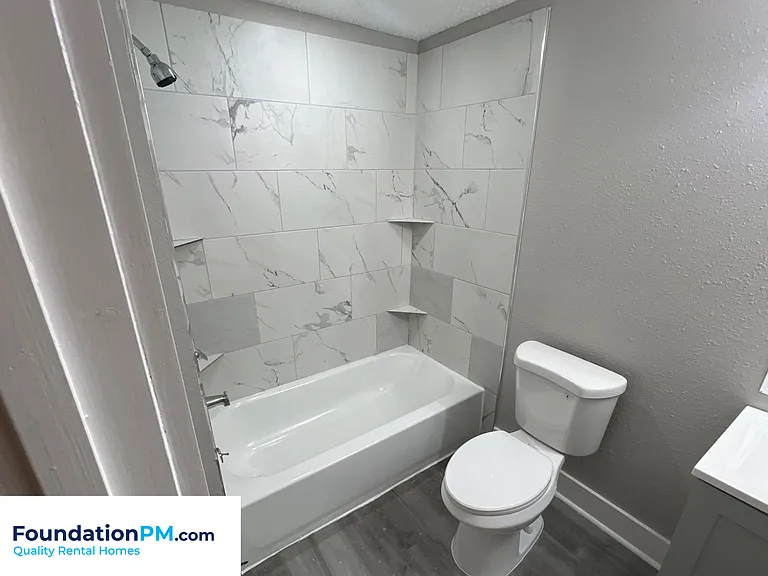 790 S Pkwy E — Photo 15