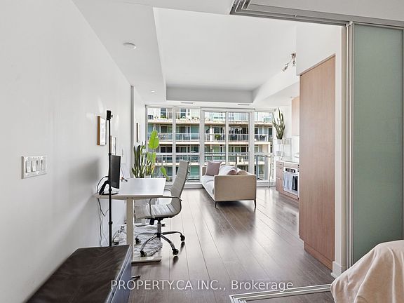 2nd image of 508 Wellington St W #809