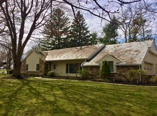 1100 Country Club Dr, Lancaster, PA 17601