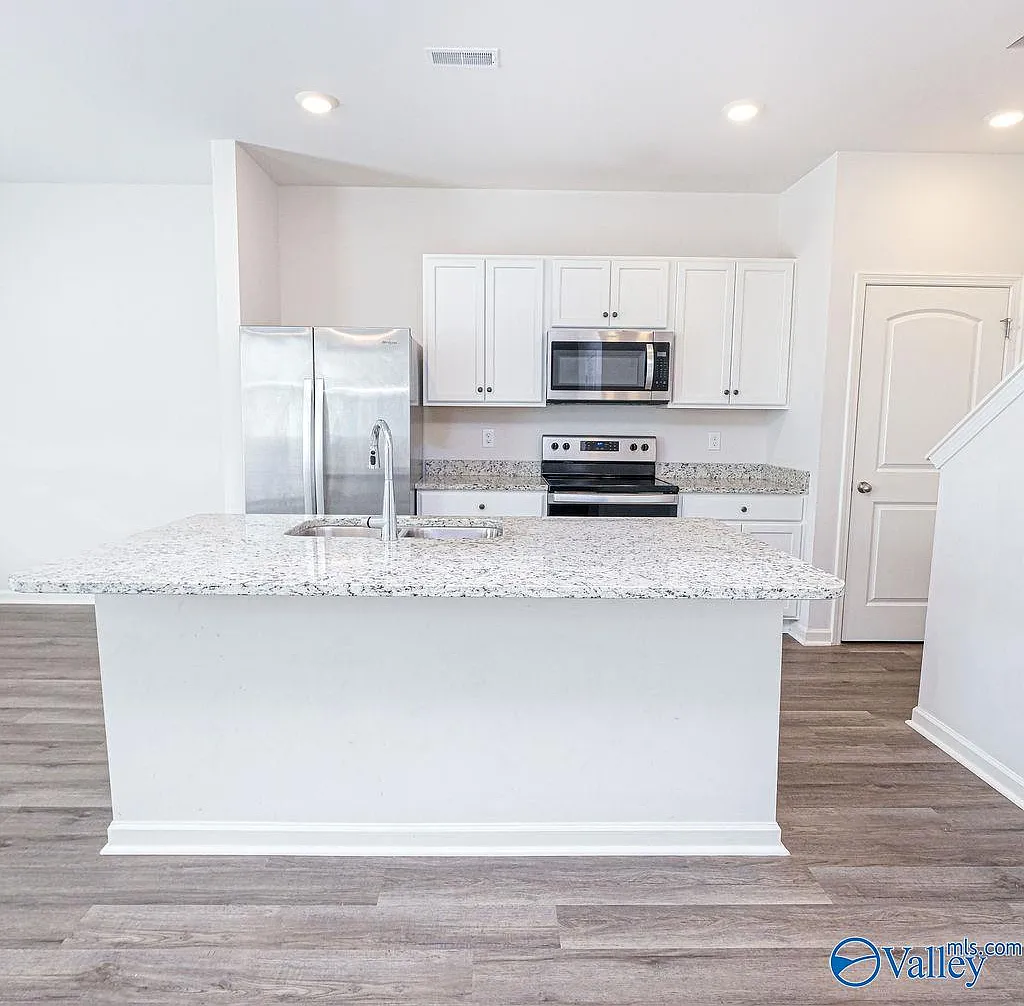 3 bed, 2.5 bath, 1775 sqft, $1,750 — Photo 2