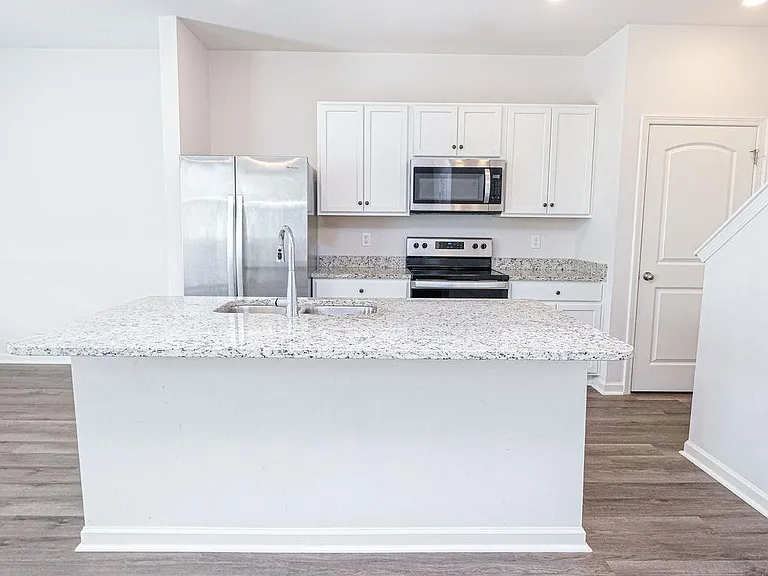 121 Maple Spring Trl — Photo 2