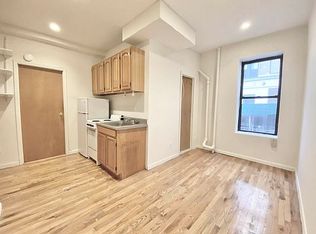 328 W 44th St APT 2B, New York, NY 10036