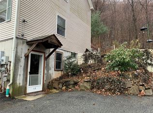 10 Mountain Ct, Haverstraw, NY 10927