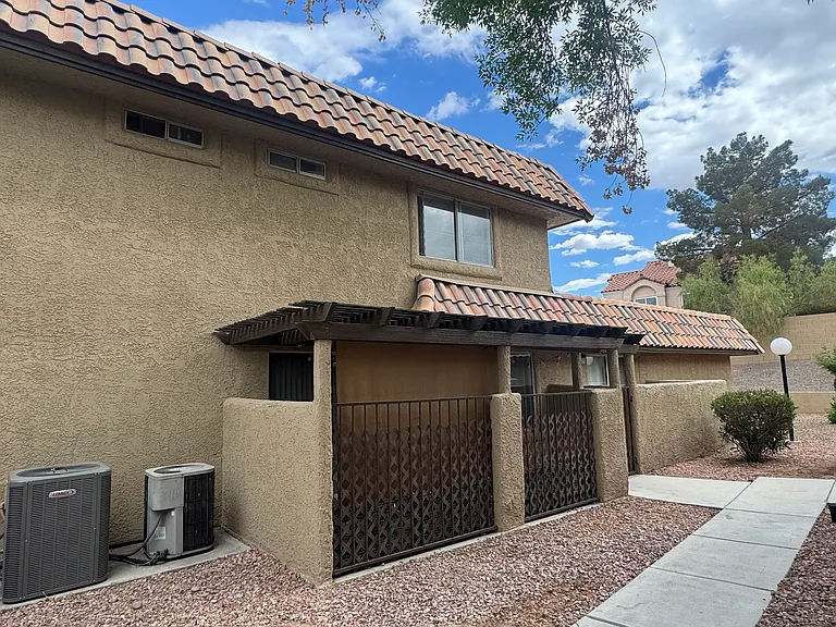 1853 Plum Ct — Photo 2