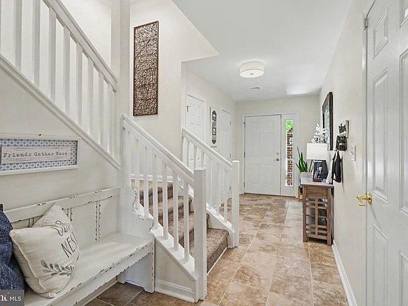 2nd image of 105 Hawk Ct