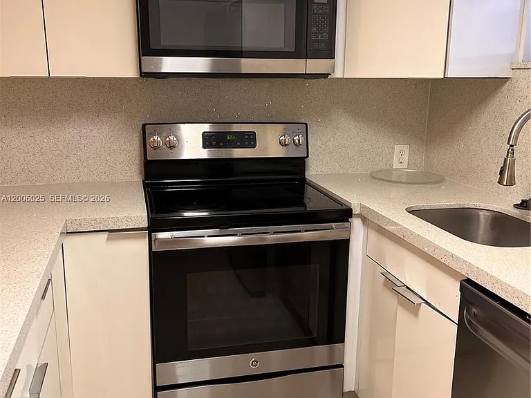 8290 Lake Dr #108 — Photo 14