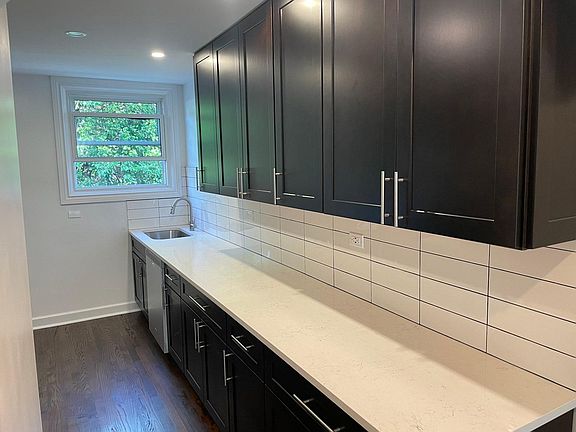 2nd image of 2327 W Farwell Ave APT 2S