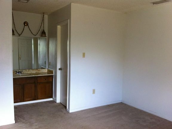 5th image of 5264 Benbrook St