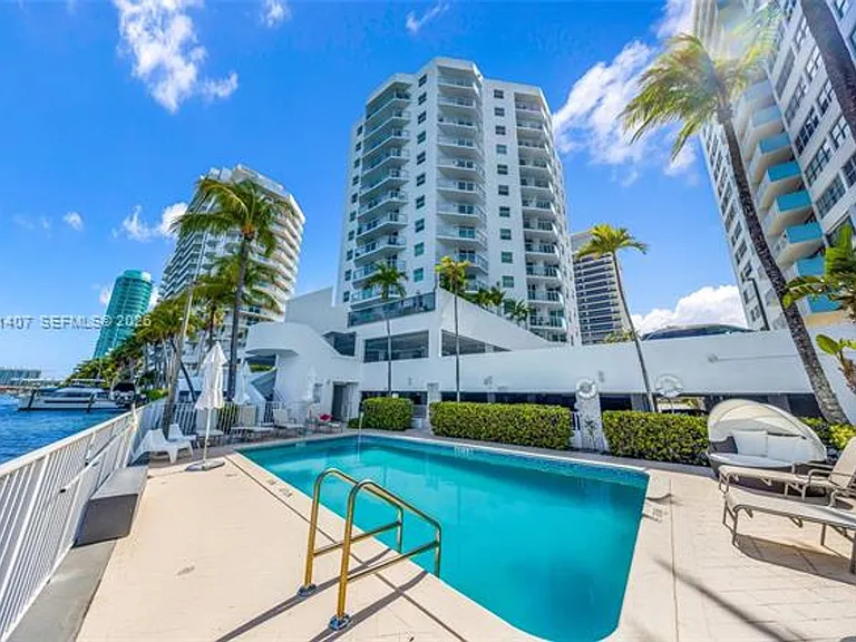 5880 Collins Ave #1007 — Photo 27