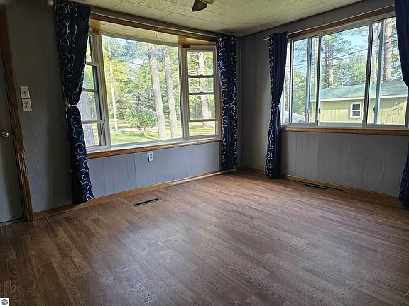 5th image of 4733 Zella Dr