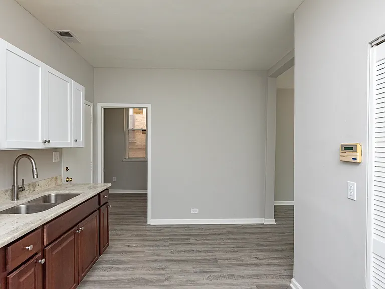 1022 W Fry St #1F — Photo 6