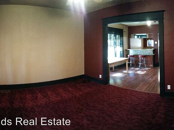 3rd image of 612 N Broadway Ave